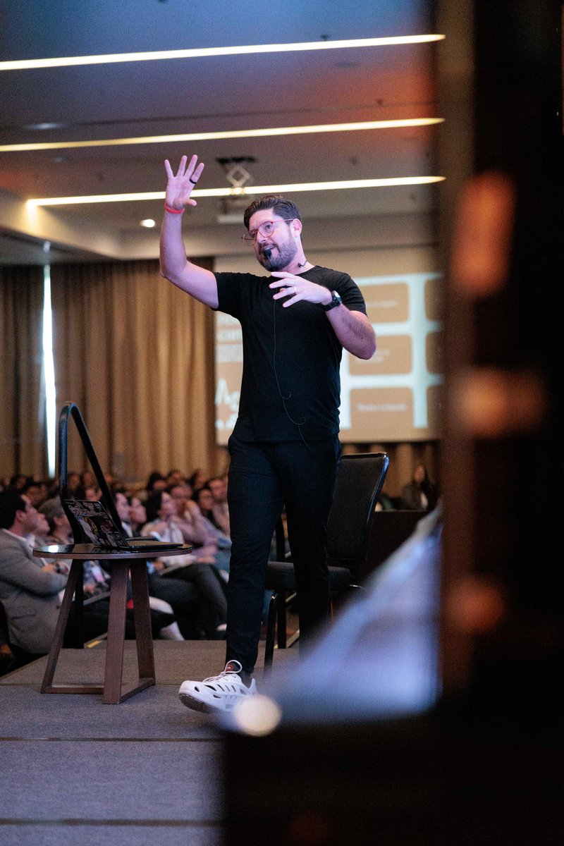 Equipo Black and Orange en conferencia